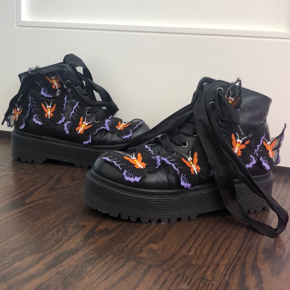 YRU Betterfly Boots - Picture 5 of 5